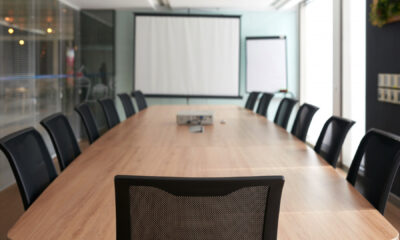 Comment bien choisir sa table de réunion et sa dimension ?